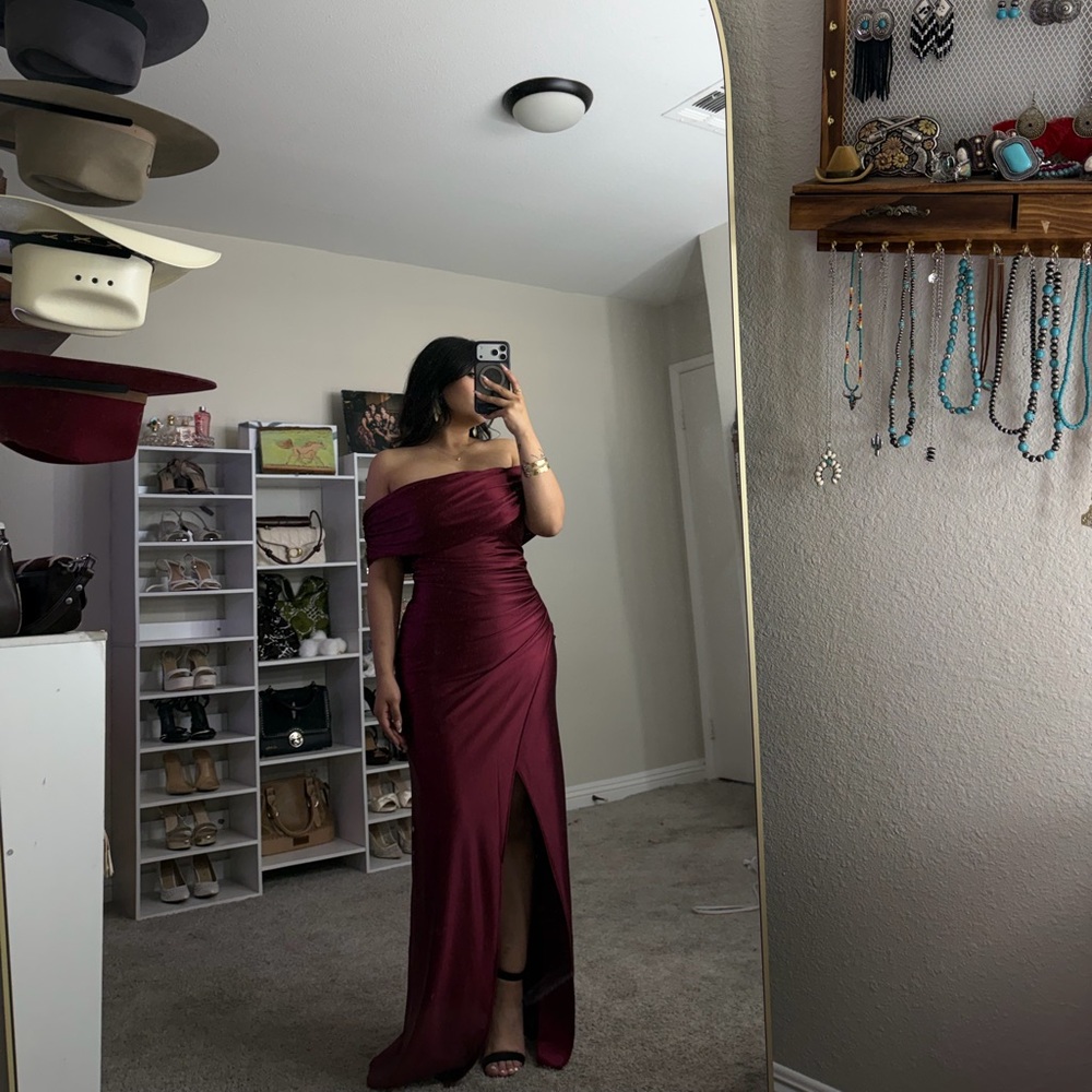 Elegant Off-Shoulder Burgundy Dress - Picture 2 of 4